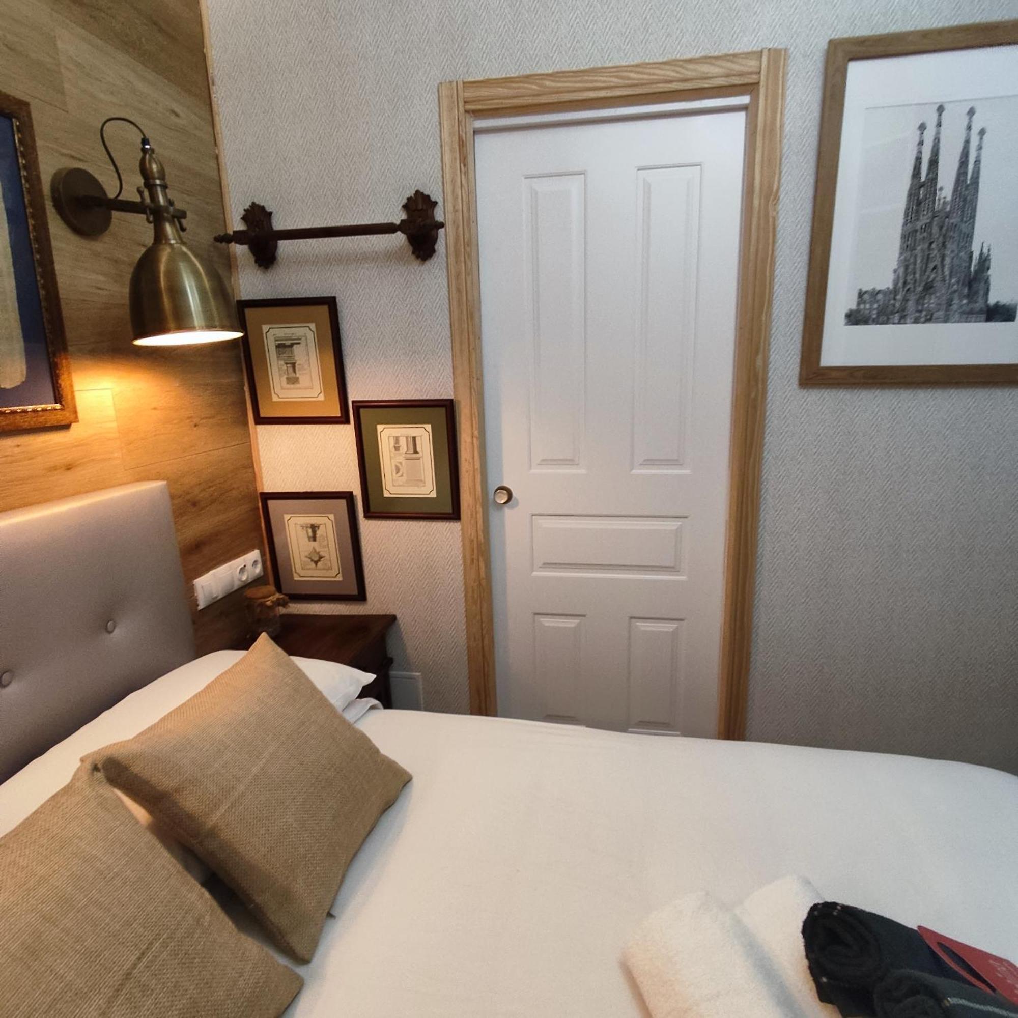Studio Or Rooms With Private Bathroom Or Rooms With Shared Bathroom Βαρκελώνη Εξωτερικό φωτογραφία