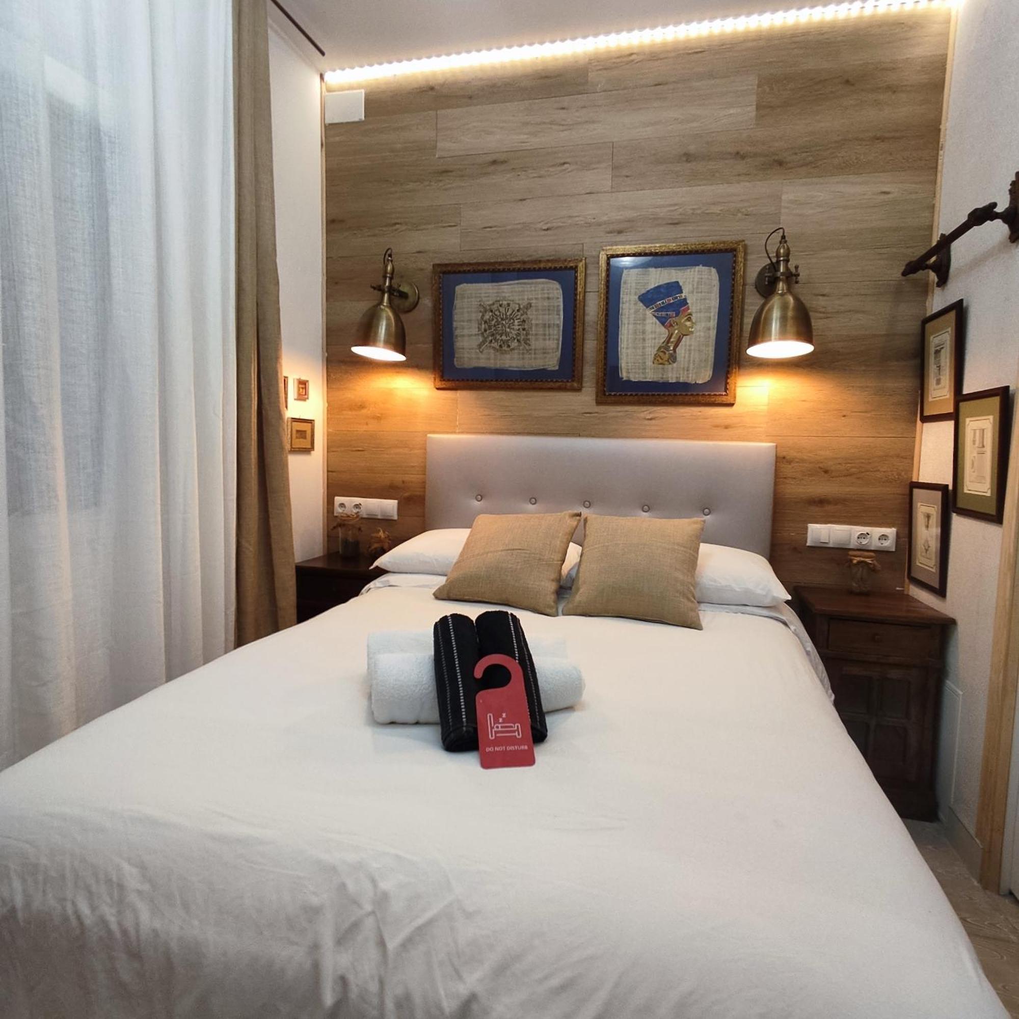 Studio Or Rooms With Private Bathroom Or Rooms With Shared Bathroom Βαρκελώνη Εξωτερικό φωτογραφία
