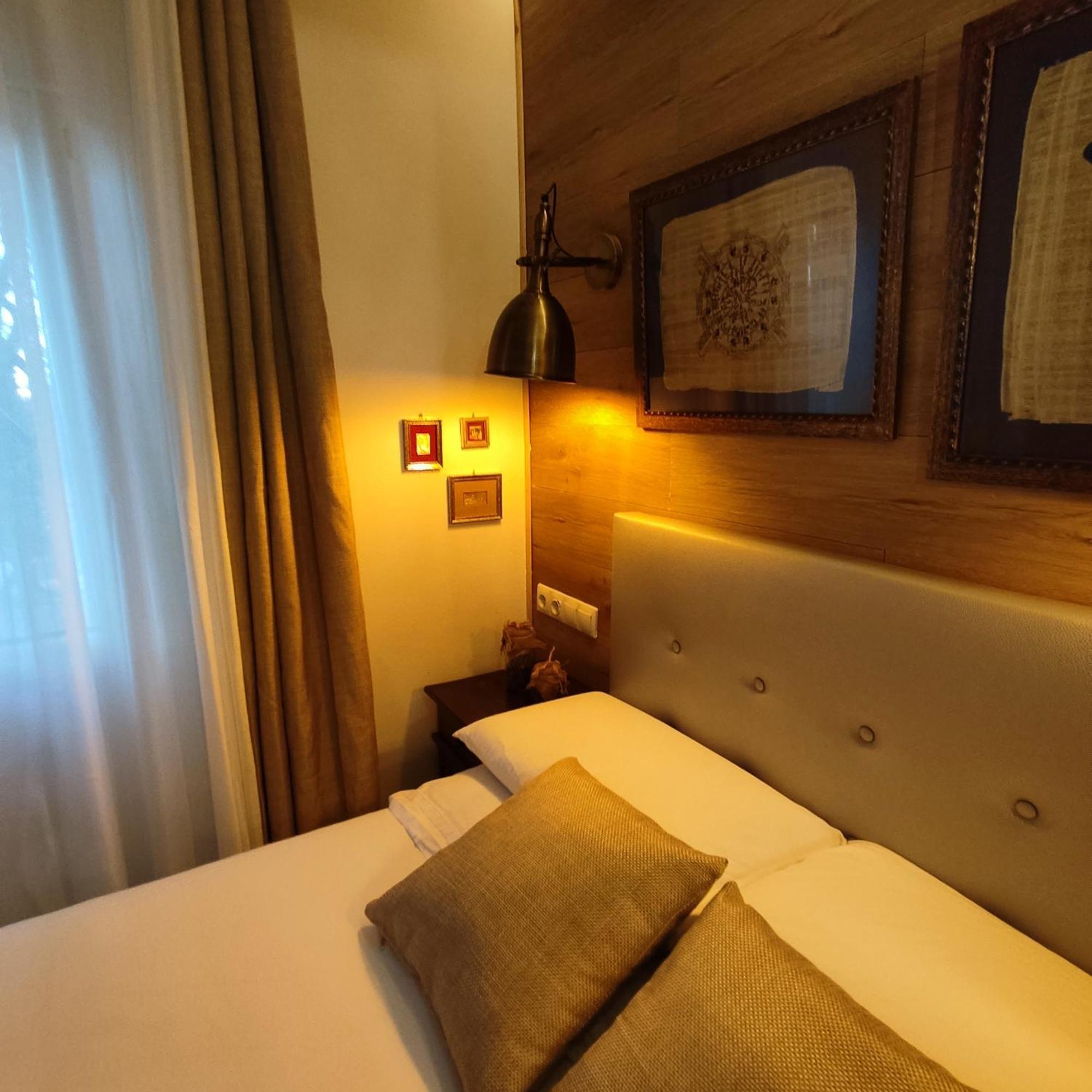 Studio Or Rooms With Private Bathroom Or Rooms With Shared Bathroom Βαρκελώνη Εξωτερικό φωτογραφία