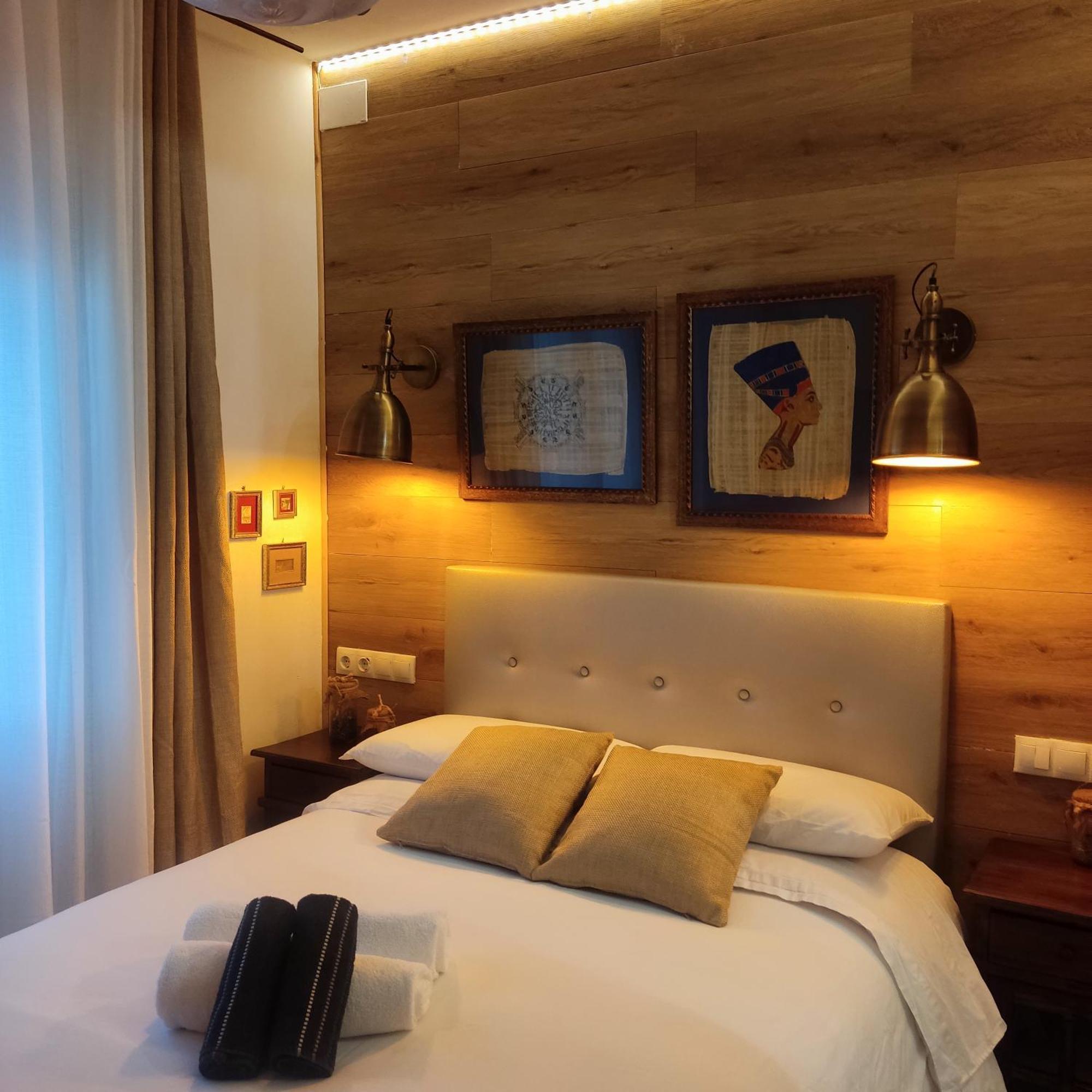 Studio Or Rooms With Private Bathroom Or Rooms With Shared Bathroom Βαρκελώνη Εξωτερικό φωτογραφία