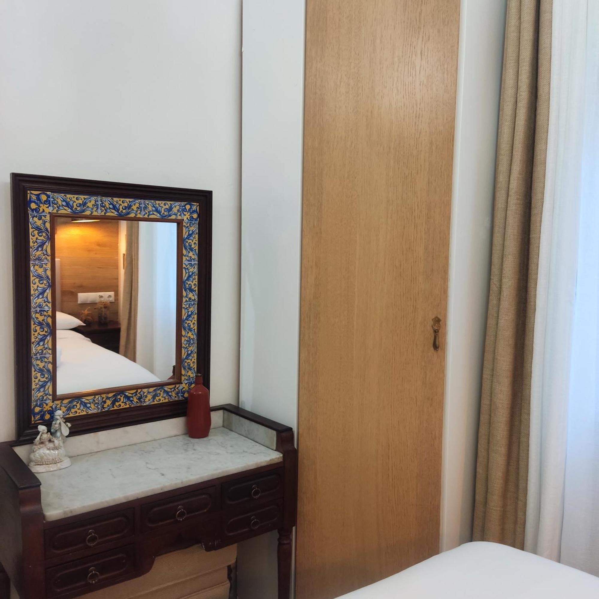 Studio Or Rooms With Private Bathroom Or Rooms With Shared Bathroom Βαρκελώνη Εξωτερικό φωτογραφία