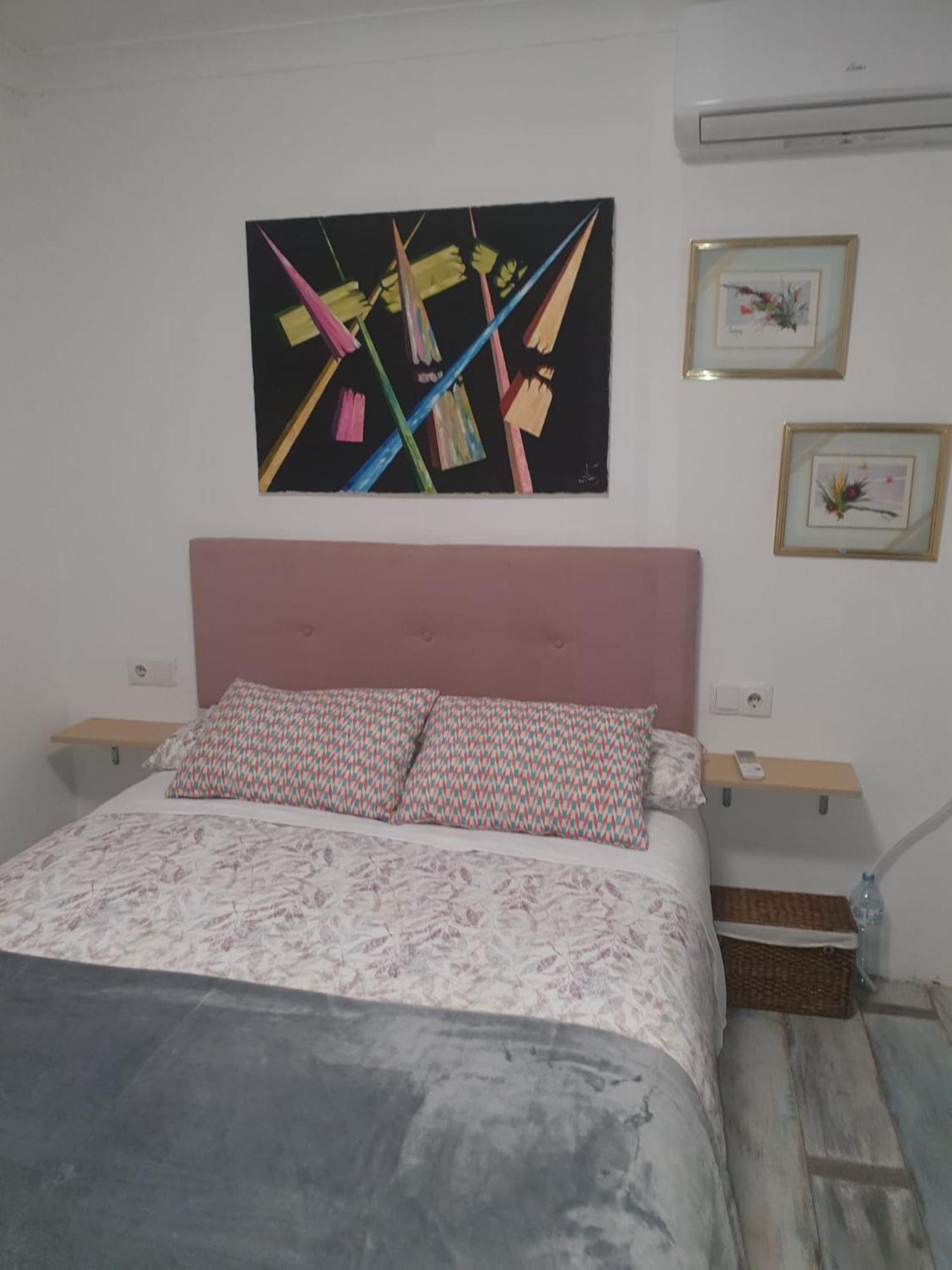 Studio Or Rooms With Private Bathroom Or Rooms With Shared Bathroom Βαρκελώνη Εξωτερικό φωτογραφία