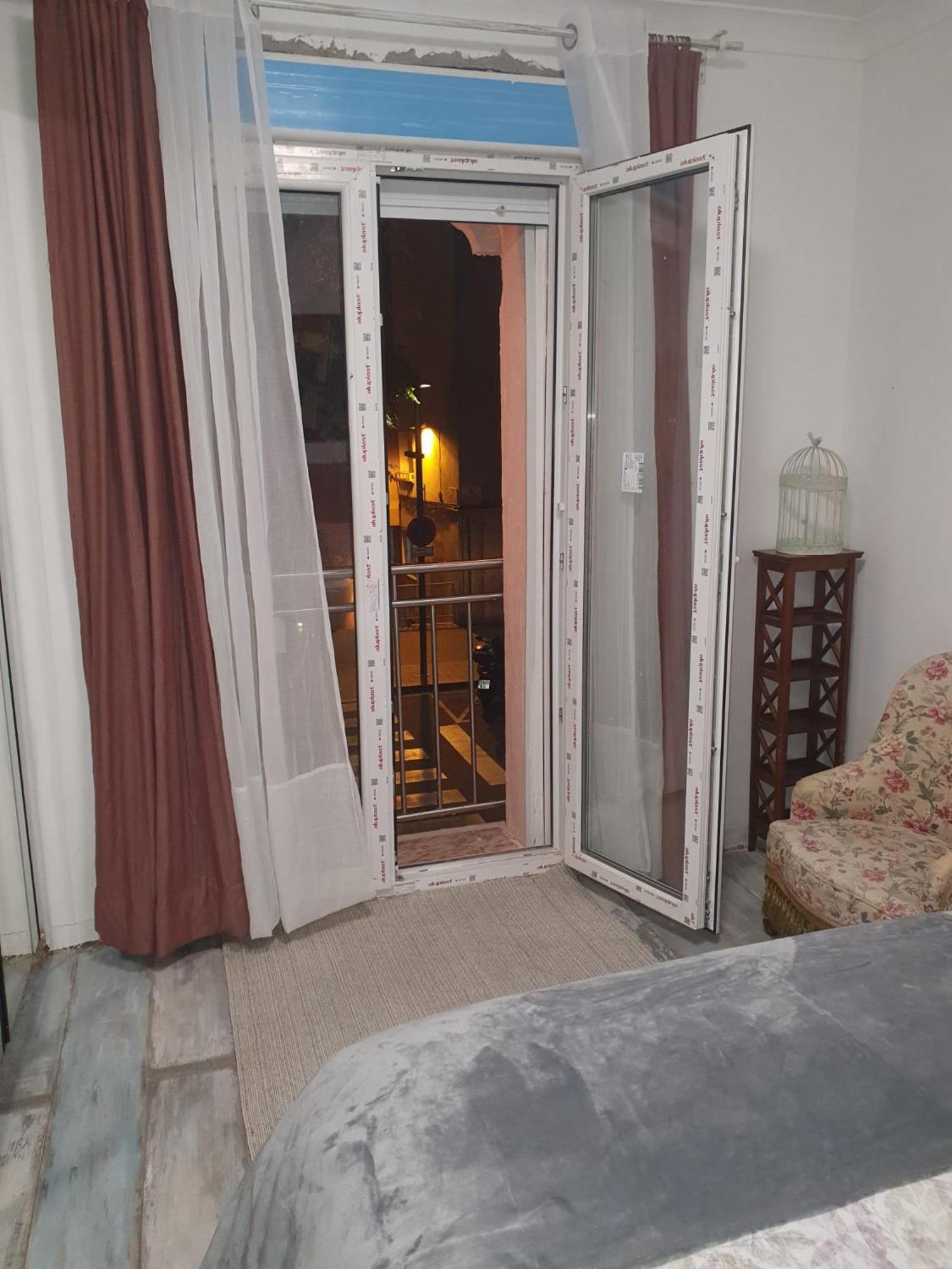 Studio Or Rooms With Private Bathroom Or Rooms With Shared Bathroom Βαρκελώνη Εξωτερικό φωτογραφία