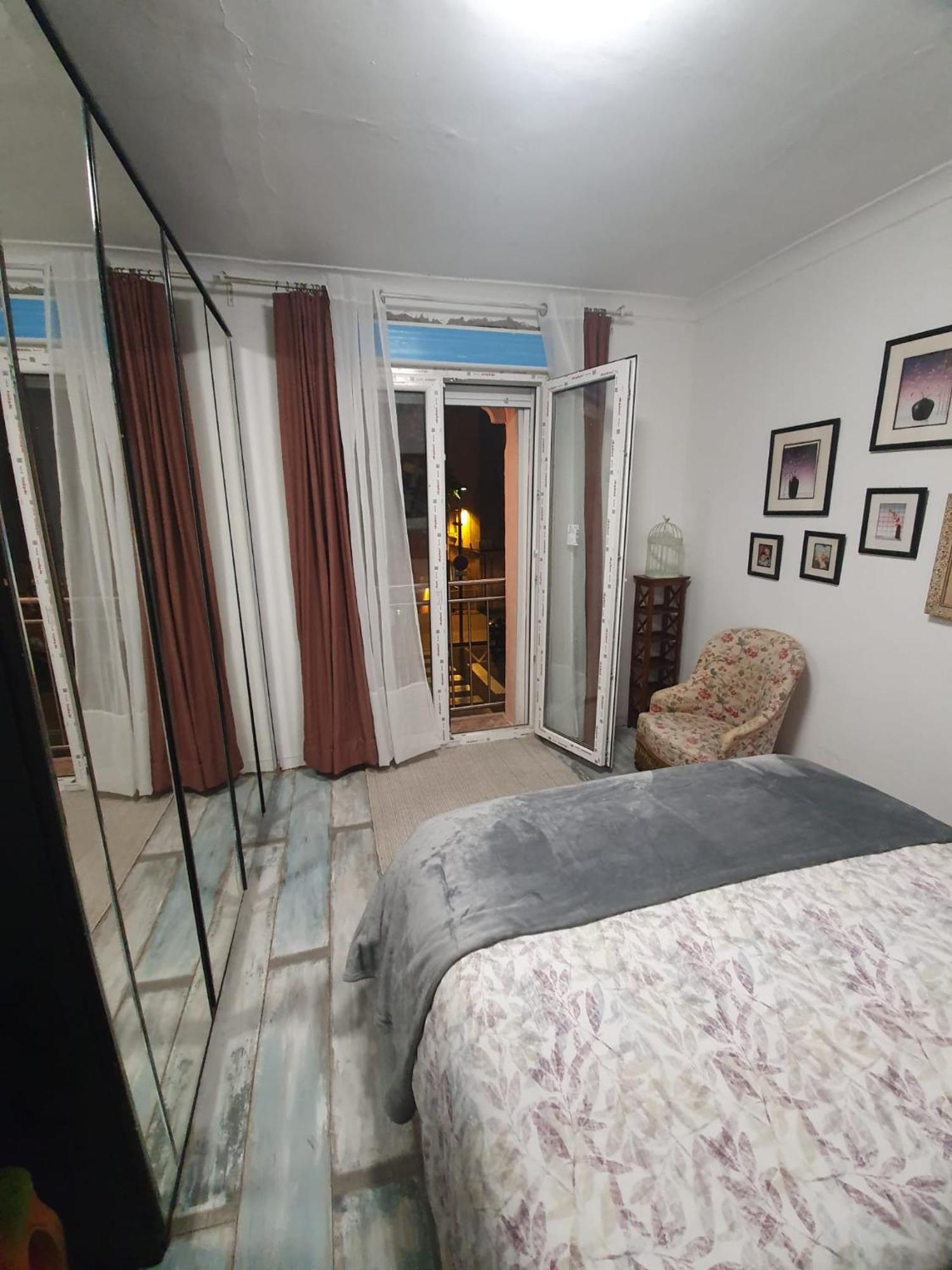 Studio Or Rooms With Private Bathroom Or Rooms With Shared Bathroom Βαρκελώνη Εξωτερικό φωτογραφία