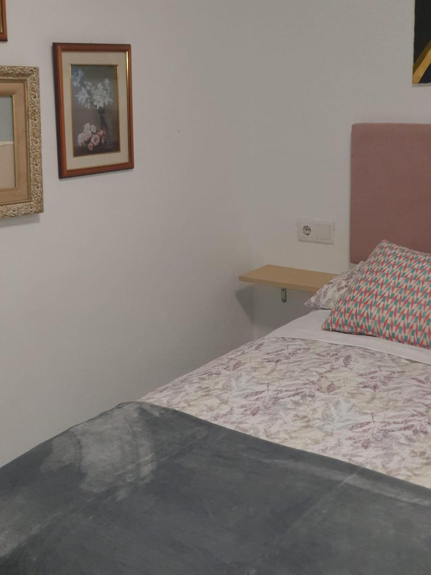 Studio Or Rooms With Private Bathroom Or Rooms With Shared Bathroom Βαρκελώνη Εξωτερικό φωτογραφία
