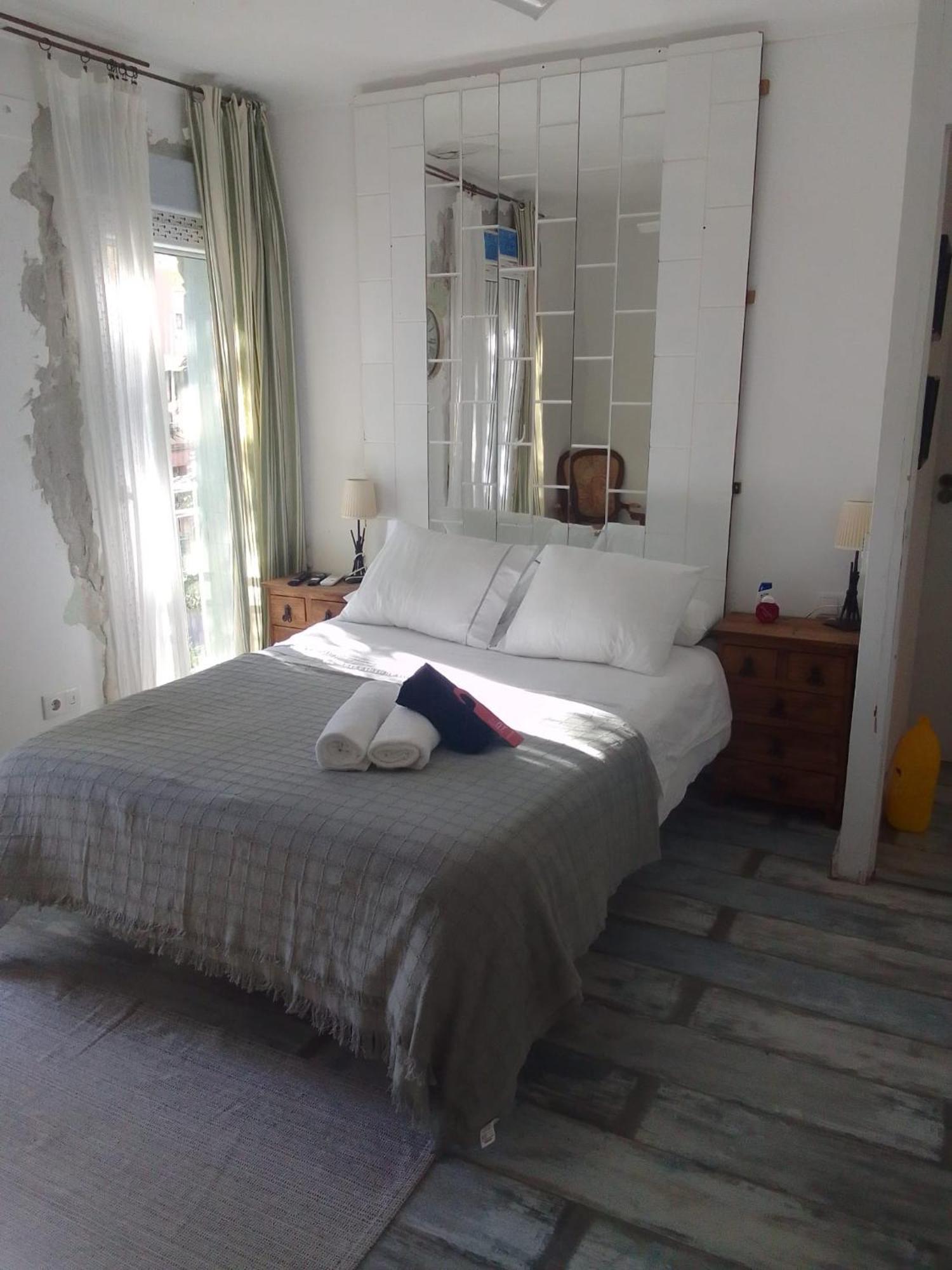 Studio Or Rooms With Private Bathroom Or Rooms With Shared Bathroom Βαρκελώνη Εξωτερικό φωτογραφία