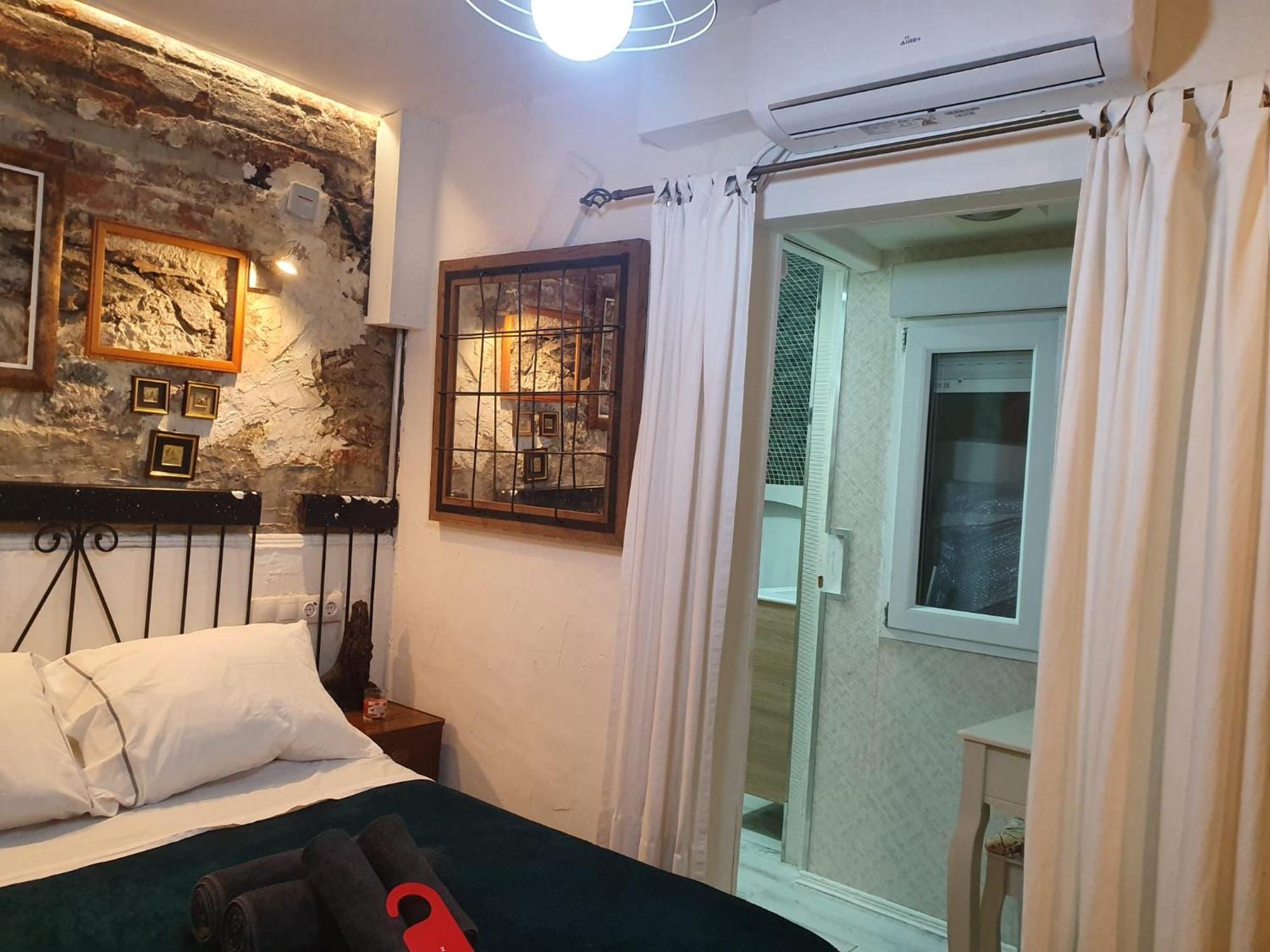 Studio Or Rooms With Private Bathroom Or Rooms With Shared Bathroom Βαρκελώνη Εξωτερικό φωτογραφία