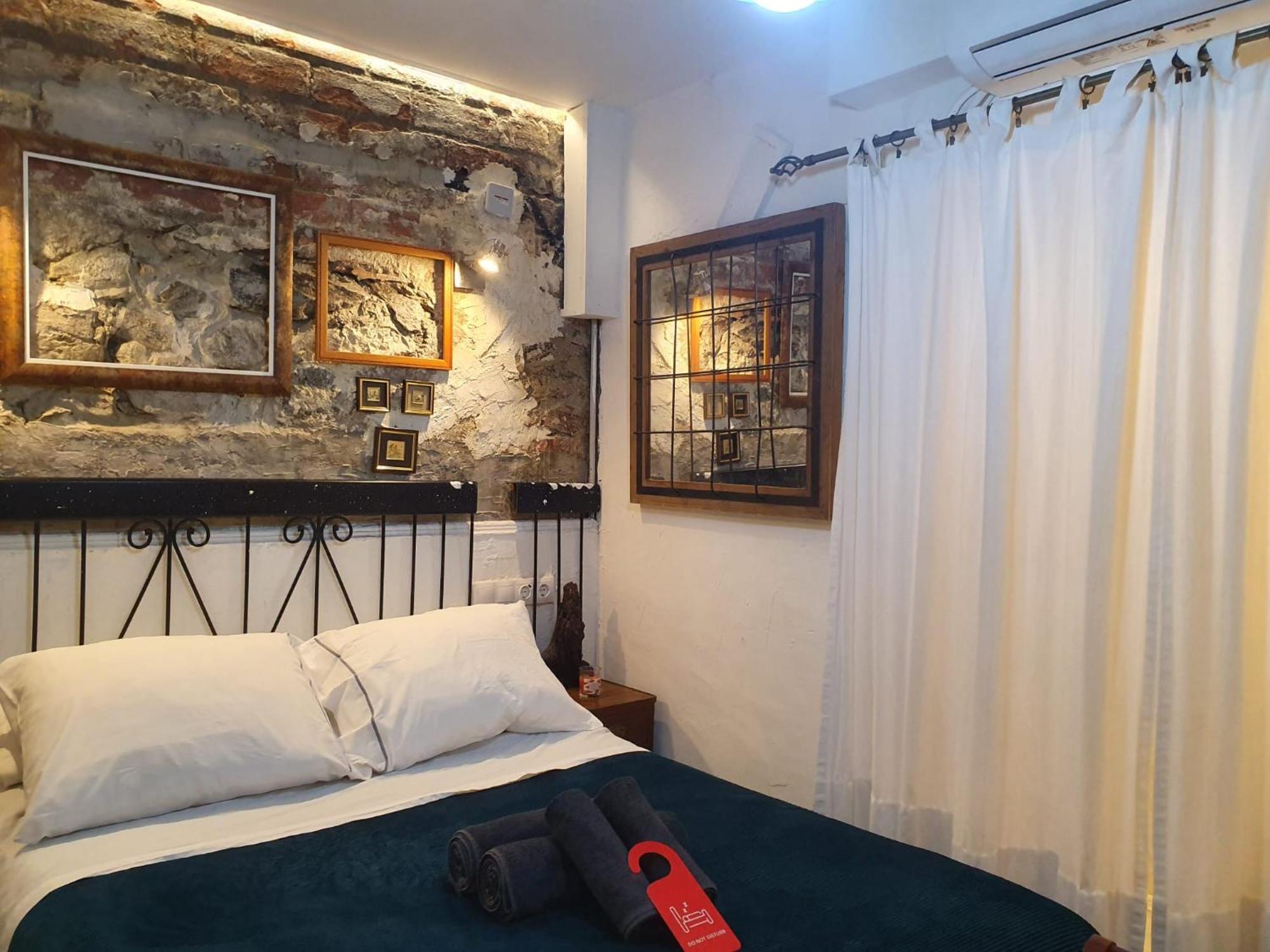 Studio Or Rooms With Private Bathroom Or Rooms With Shared Bathroom Βαρκελώνη Εξωτερικό φωτογραφία