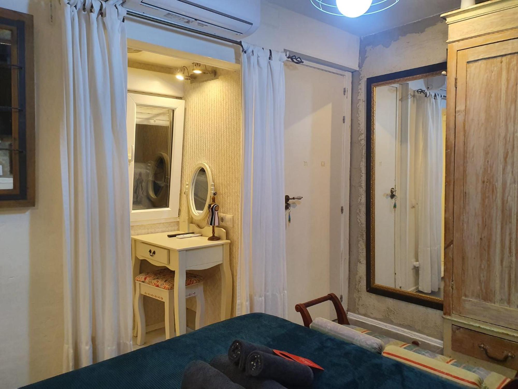 Studio Or Rooms With Private Bathroom Or Rooms With Shared Bathroom Βαρκελώνη Εξωτερικό φωτογραφία