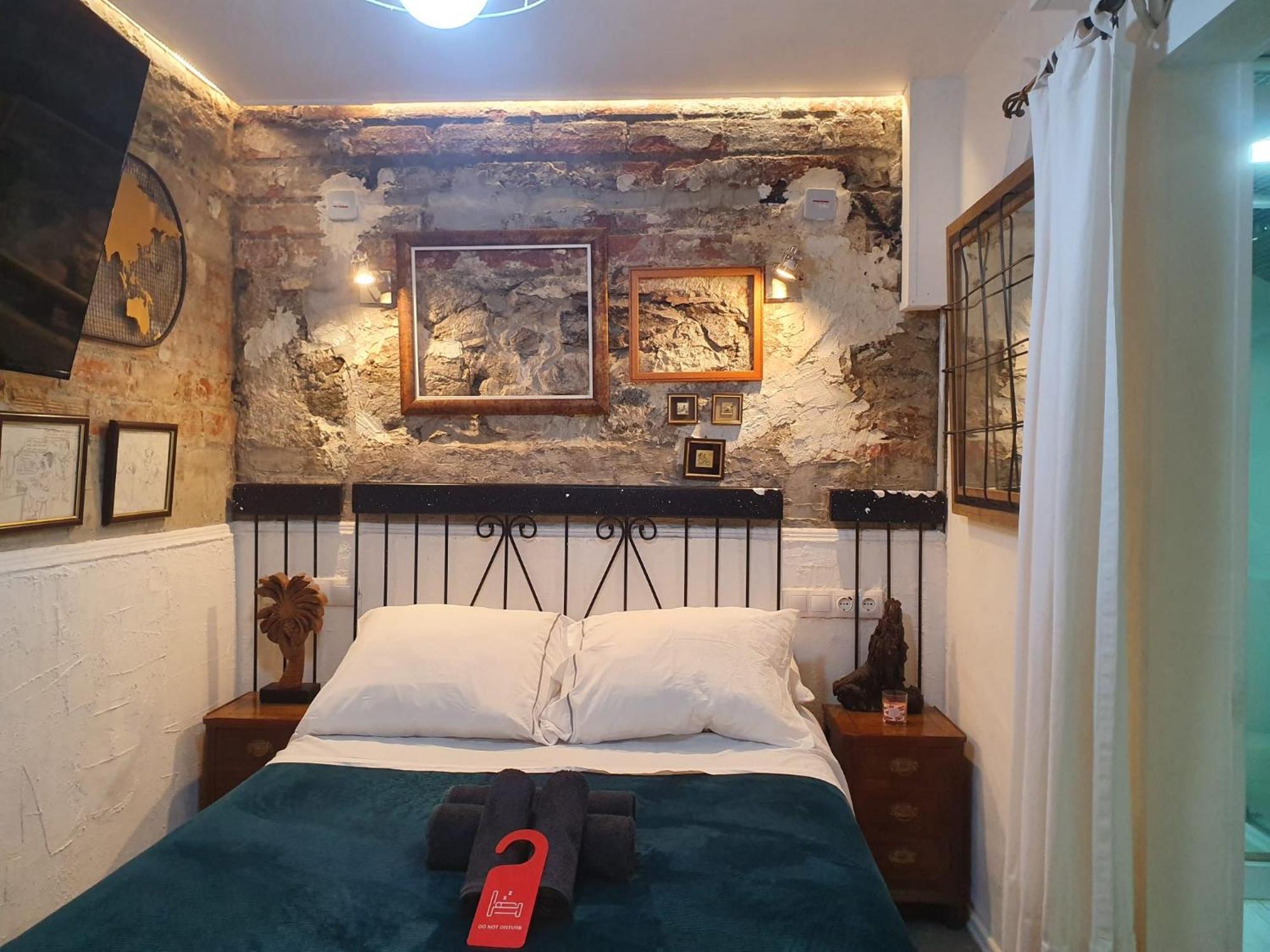 Studio Or Rooms With Private Bathroom Or Rooms With Shared Bathroom Βαρκελώνη Εξωτερικό φωτογραφία