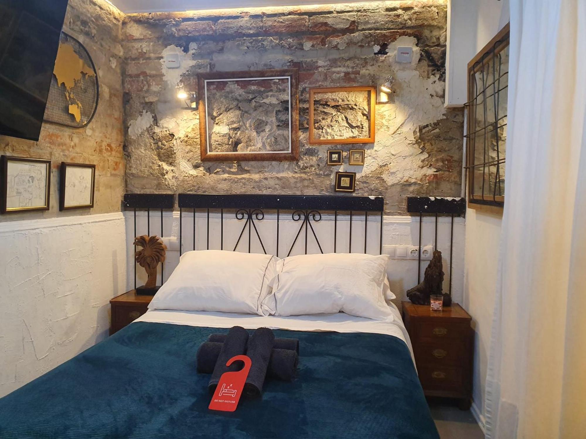 Studio Or Rooms With Private Bathroom Or Rooms With Shared Bathroom Βαρκελώνη Εξωτερικό φωτογραφία