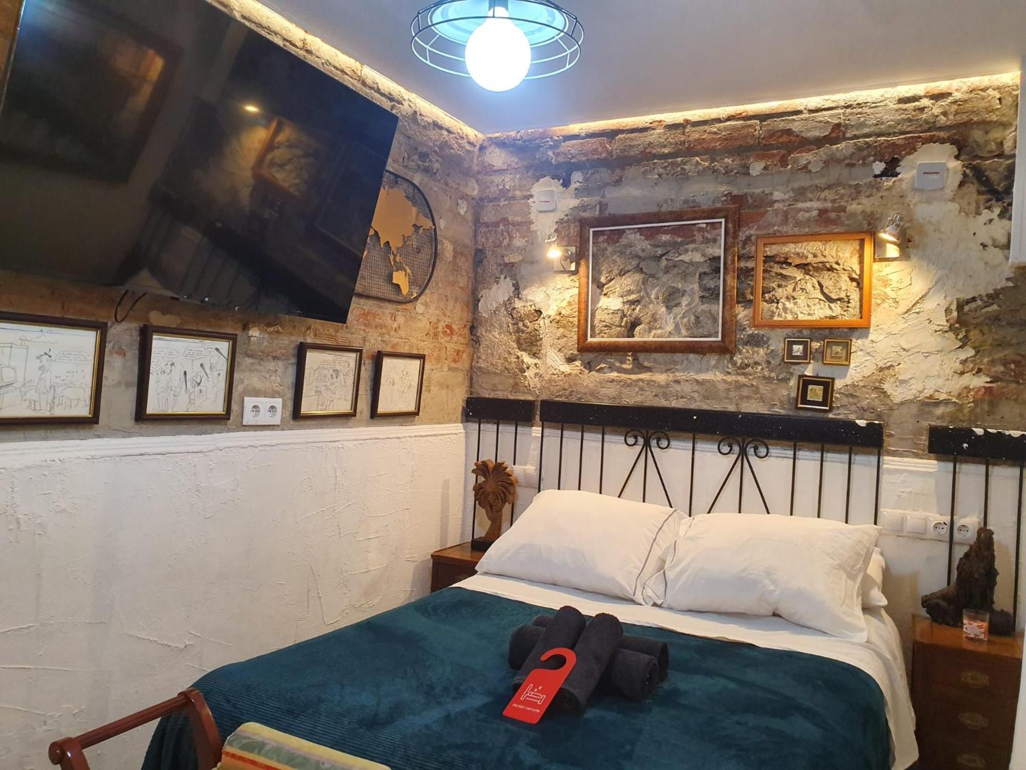 Studio Or Rooms With Private Bathroom Or Rooms With Shared Bathroom Βαρκελώνη Εξωτερικό φωτογραφία
