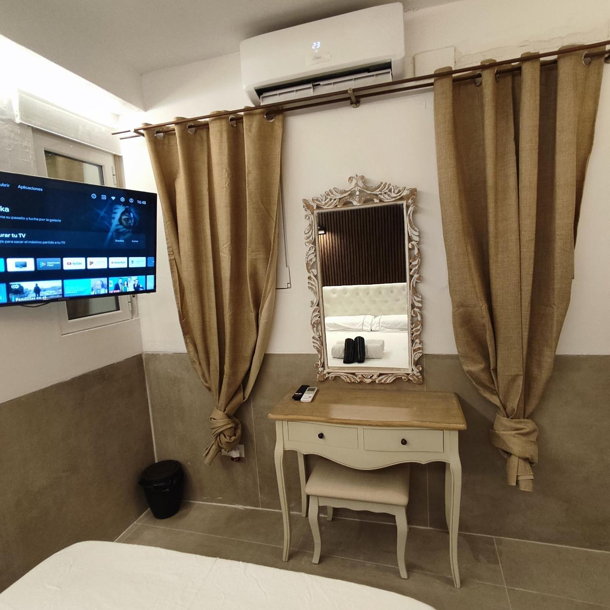 Studio Or Rooms With Private Bathroom Or Rooms With Shared Bathroom Βαρκελώνη Εξωτερικό φωτογραφία